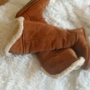 Forever 21  NEW Side Boots With White Fur Inside